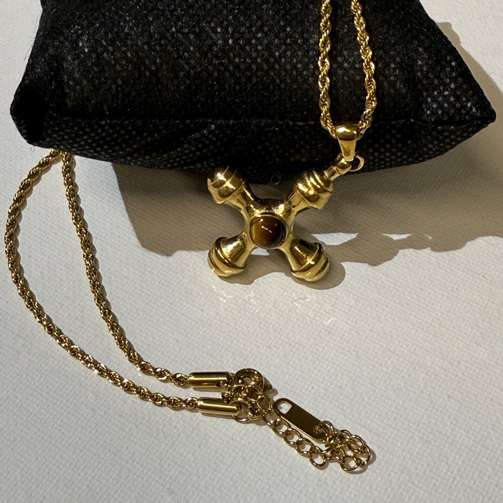 18K Gold Elegant Gold Cross Pendant Necklace - Picture 11 of 11